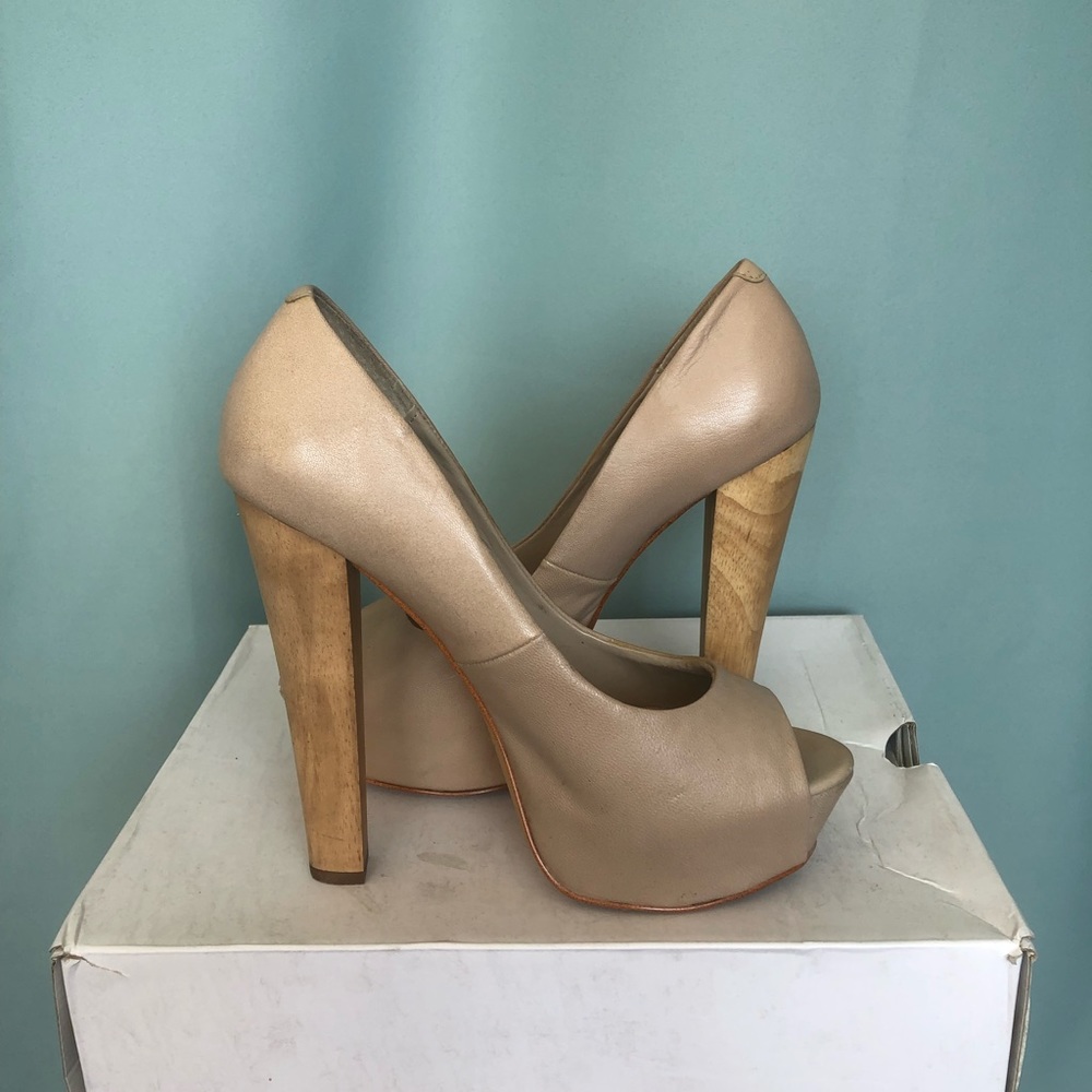Steve Madden tan leather with wooden heels
